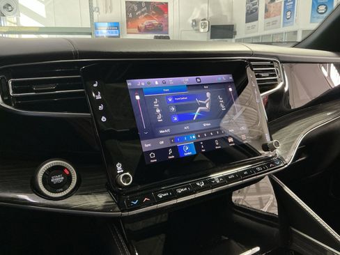 Used 2022 Jeep Wagoneer Series III w/ Premium Group I image 29