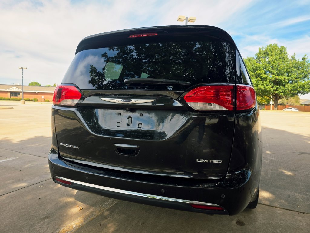 Used 2020 Chrysler Pacifica Limited FWD image 22