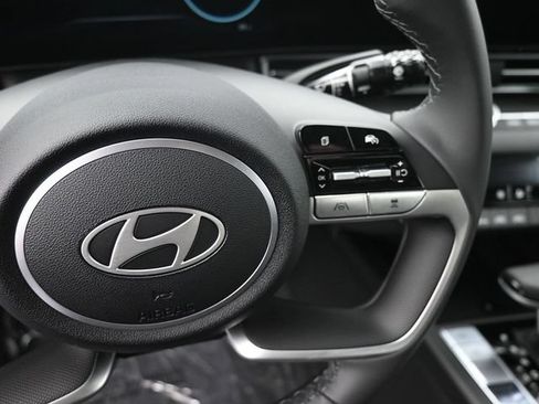 Used 2025 Hyundai Elantra SEL FWD image 20