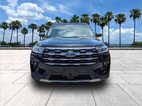 Used 2026 Ford Explorer Active w/ Active Comfort Package RWD image 2