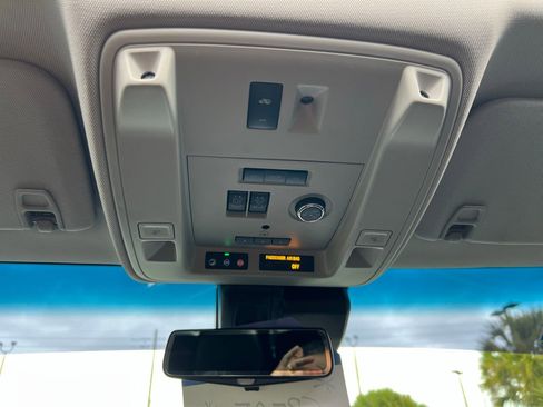 Used 2020 Cadillac Escalade ESV Luxury w/ Escalade Sport Edition image 40