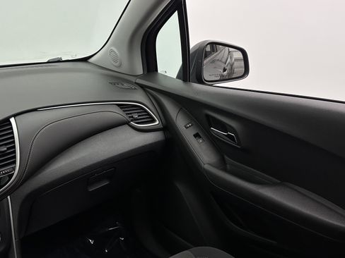 Used 2019 Chevrolet Trax LS FWD image 24