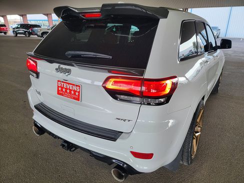 Used 2017 Jeep Grand Cherokee SRT AWD/4WD image 9
