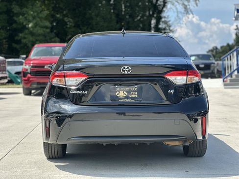 Used 2021 Toyota Corolla LE FWD image 5