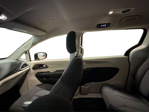 Used 2023 Chrysler Voyager LX FWD image 39
