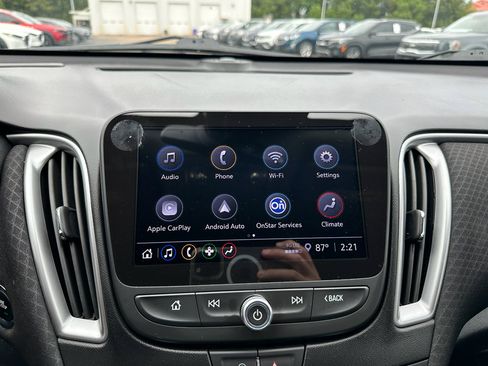 Used 2025 Chevrolet Malibu LT image 11