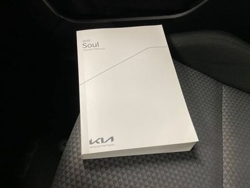 Used 2025 Kia Soul LX w/ LX Technology Package FWD image 31