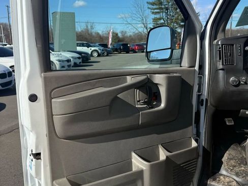 Used 2015 Chevrolet Express 3500 image 10
