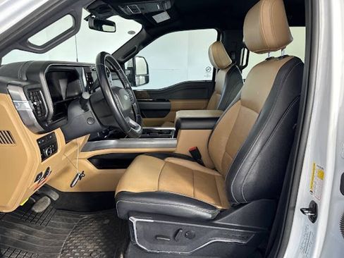 Used 2023 Ford F250 Lariat w/ Chrome Package image 4