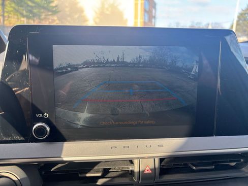 Used 2025 Toyota Prius LE image 17