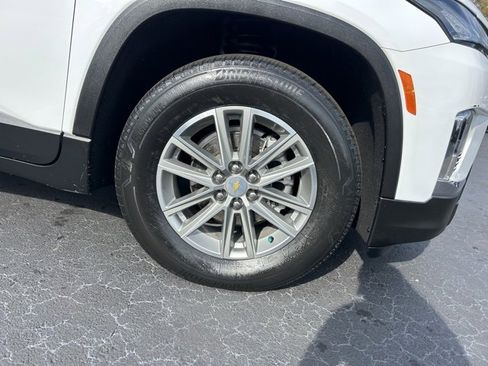 Used 2022 Chevrolet Traverse LT image 8