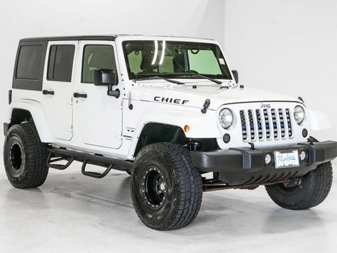 Used 2018 Jeep Wrangler Unlimited Sahara w/ Connectivity Group AWD/4WD image 6