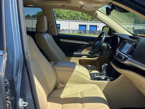 Used 2017 Toyota Highlander XLE AWD/4WD image 20