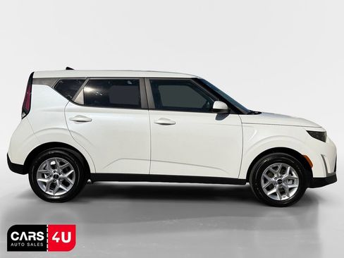 Used 2025 Kia Soul LX w/ LX Technology Package FWD image 8