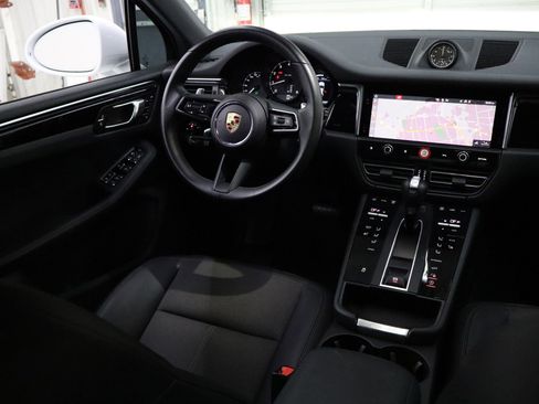 Used 2024 Porsche Macan image 30