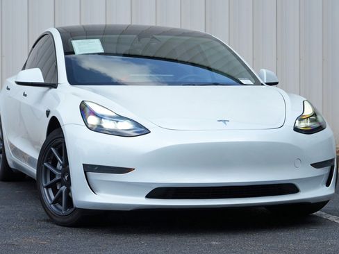 Used 2023 Tesla Model 3 Standard Range RWD image 5
