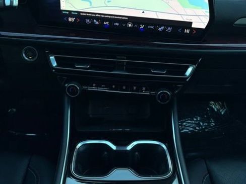 Used 2024 Chevrolet Traverse RS image 30