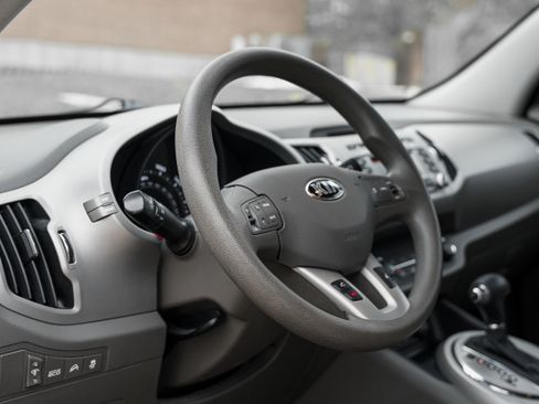 Used 2016 Kia Sportage LX image 9