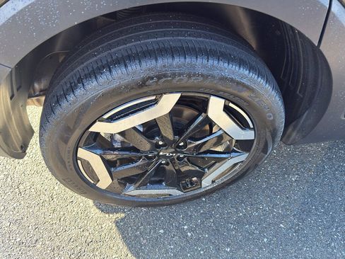 Used 2025 Kia Telluride EX w/ EX Captain's Chair Package image 5