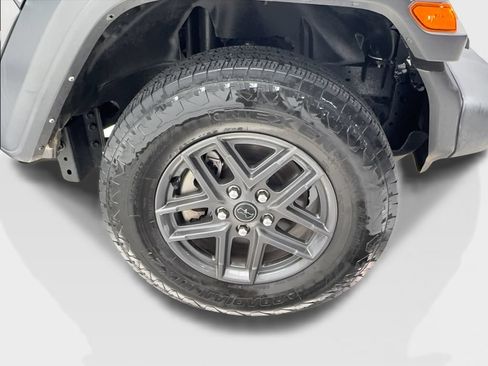 Used 2024 Jeep Wrangler Sport AWD/4WD image 9