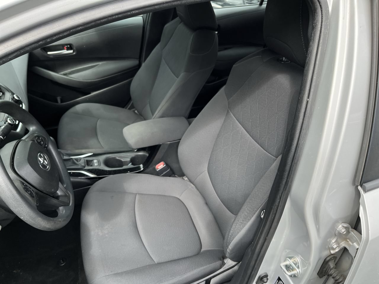 Used 2020 Toyota Corolla LE w/ Carpet Mat Package (TMS) FWD image 4