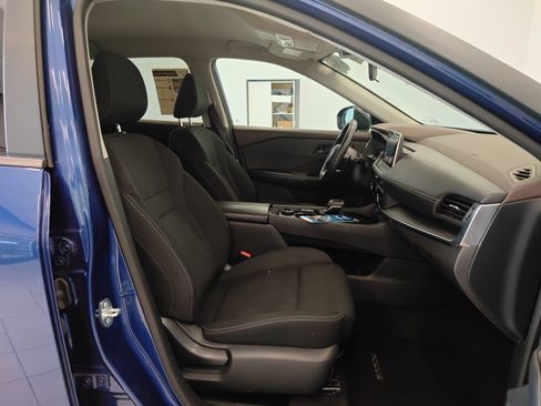 Used 2023 Nissan Rogue S AWD/4WD image 27