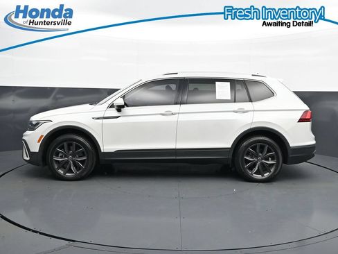 Used 2023 Volkswagen Tiguan SE w/ Panoramic Sunroof Package FWD image 6