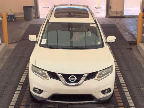 Used 2015 Nissan Rogue SV w/ SV Premium Package AWD/4WD image 2