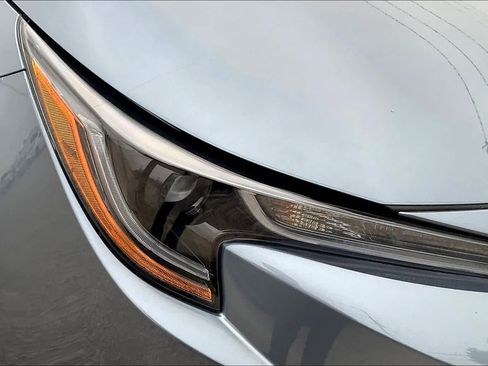 Used 2025 Toyota Corolla LE image 27