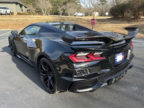 Used 2023 Chevrolet Corvette Z06 w/ Z07 Performance Package image 19