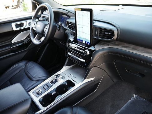 Used 2024 Ford Explorer Platinum w/ Technology Package AWD/4WD image 65