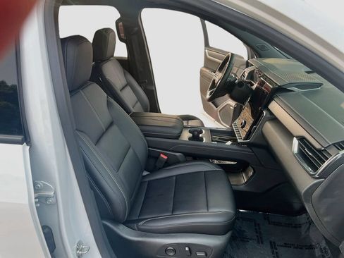 Used 2025 GMC Acadia Elevation w/ Elevation Premium Package AWD/4WD image 29