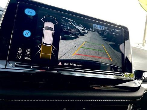 Used 2024 Volkswagen Atlas Cross Sport SE image 17