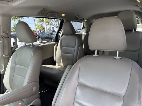 Used 2020 Toyota Sienna XLE w/ XLE Navigation Package FWD image 41