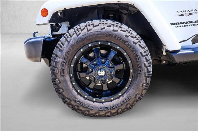 Used 2017 Jeep Wrangler Unlimited Sahara AWD/4WD image 9