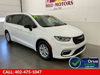 Used 2025 Chrysler Pacifica Select FWD video 1