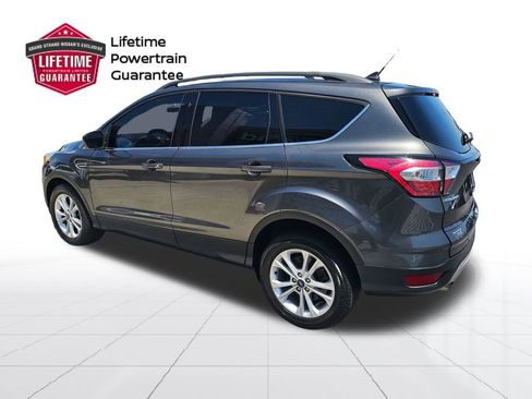 Used 2018 Ford Escape SE w/ Ford Safe & Smart Package AWD/4WD image 3