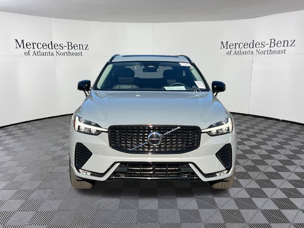 Used 2024 Volvo XC60 B5 Core w/ Protection Package Premier AWD/4WD image 2