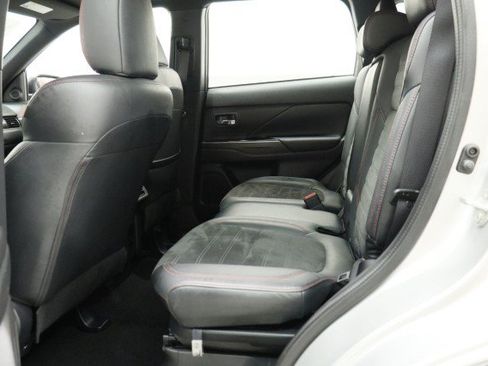 Used 2020 Mitsubishi Outlander LE FWD image 28