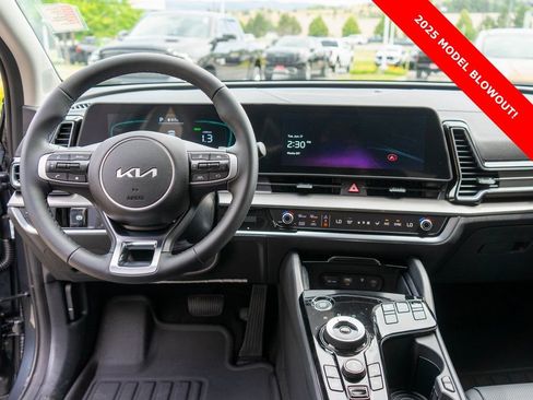 Used 2025 Kia Sportage EX image 7