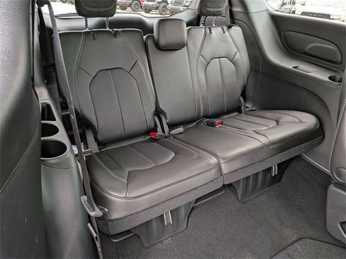 New 2026 Chrysler Pacifica Select image 28