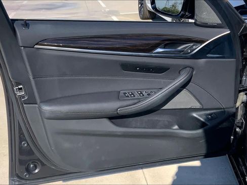 Used 2022 BMW 540i w/ Premium Package image 25