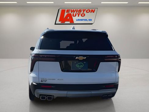 Used 2025 Chevrolet Traverse LT image 7