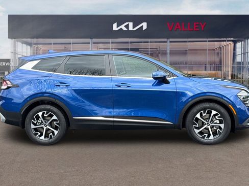 Certified 2025 Kia Sportage EX image 3