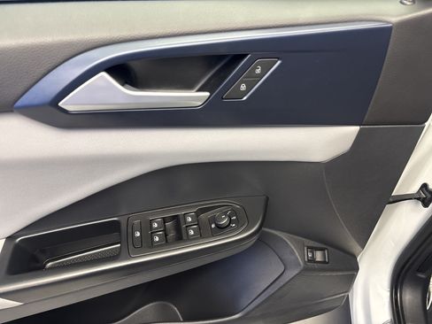 Certified 2023 Volkswagen Taos SE w/ Panoramic Sunroof Package FWD image 10