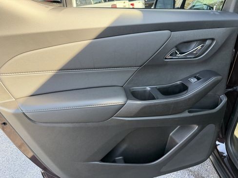 Used 2022 Chevrolet Traverse LT image 27