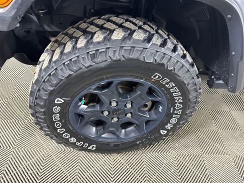Used 2023 Jeep Wrangler Unlimited w/ Sun & Screen Package image 9