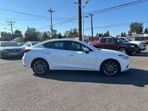 Used 2018 MAZDA MAZDA3 Touring FWD image 5