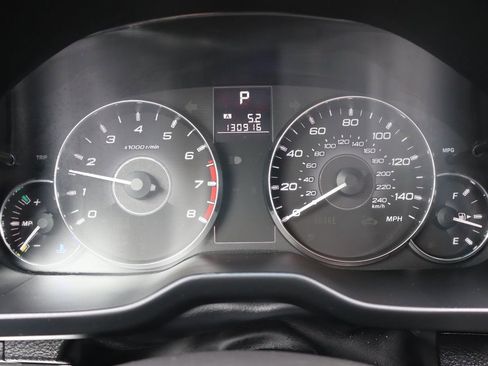 Used 2011 Subaru Outback 2.5i Premium w/ All-Weather Pkg AWD/4WD image 33