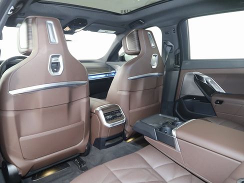 Used 2023 BMW 740i w/ Parking Assistance Package image 67